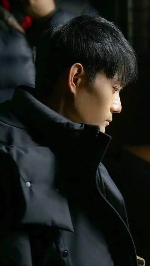 低音炮男神王凯手机壁纸锁屏图片