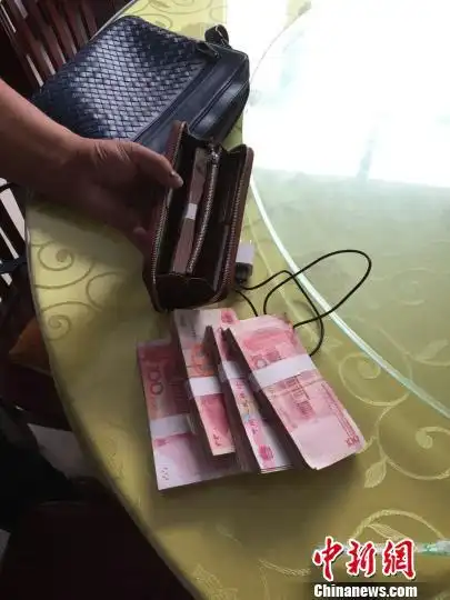 河北丰宁农民捡5万现金送还失主 婉拒重金酬谢