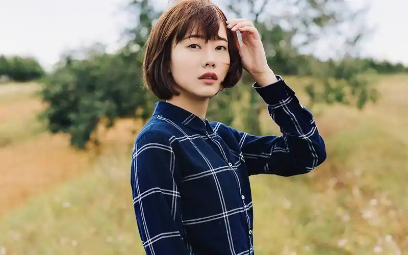 短发大提琴女孩唯美文艺写真图片桌面壁纸