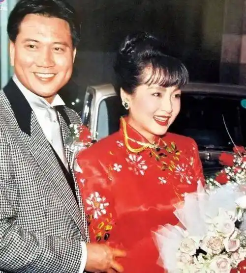 处于事业巅峰的恬妞,嫁给了印尼富商,丈夫却已经有两个老婆了_叶聪豪