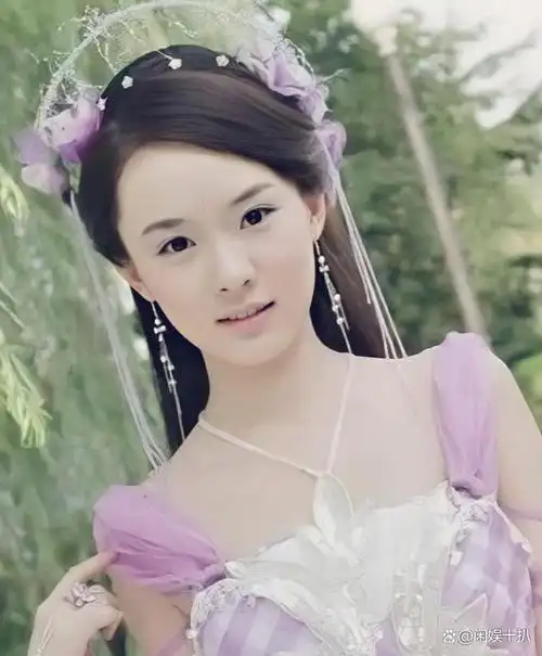 著名演员霍思燕:嫁小5岁丈夫,婚后生一胎,一家三口其乐融融