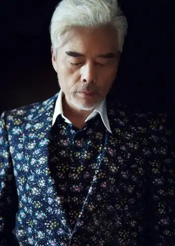 仔细一看,张双利竟然撞脸大师宫崎骏,原来走向国际的潮范大叔三大