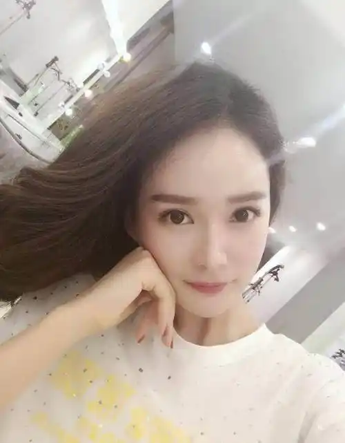 杨幂替身卓亨瑜走红毯长腿逆天,黑粉嘲讽她霸气回击_网友_什么_身高