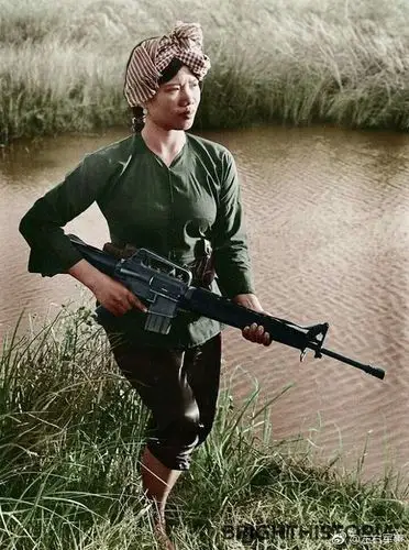 越南战场上的女民兵