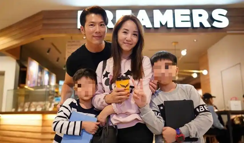 黄少祺自曝妻儿在美患病小儿子高烧到40度连过年也无法团聚