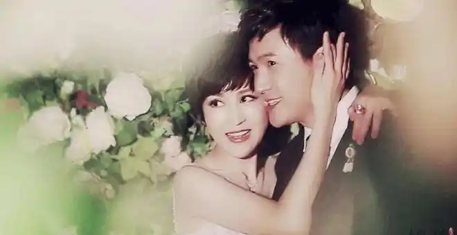 陆毅:对鲍蕾一见钟情,结婚16年无绯闻,一家四口其乐融融_网易订阅