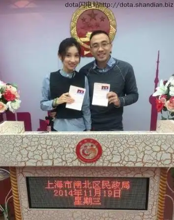 sky戴绿帽美图,电竞天皇李晓峰女友柚柚与英雄联盟发行制作人冯一迟