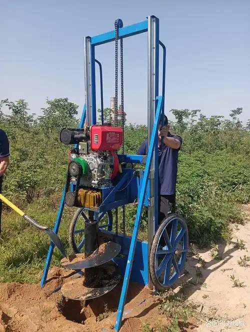 履带式光伏打桩机螺旋地桩植入技术能力概述履带式光伏打桩机是一种