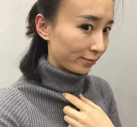 正常35岁的女人,脸上有哪些特征?一个也没有说明长相很"耐老"