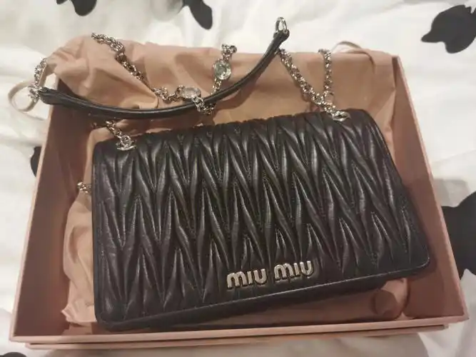 英国巨折miumiu水晶链条包