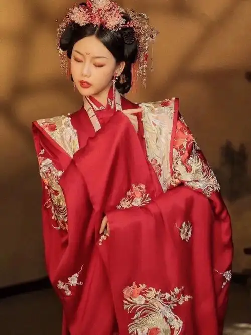 红粉香腮明艳动人78古风新娘妆