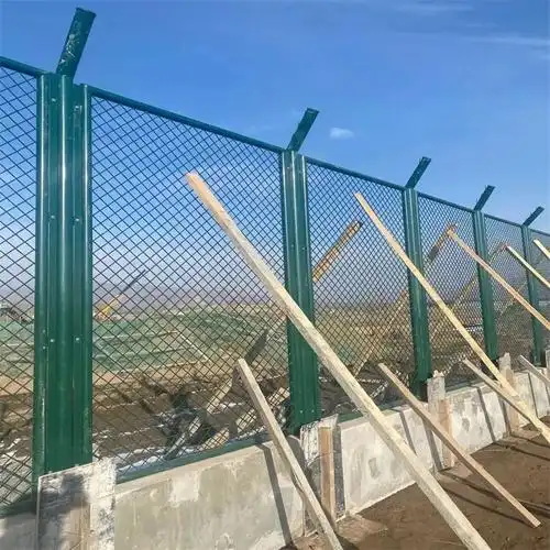 海关铁丝网护栏保税区金属网隔离栅刺铁丝网栅栏