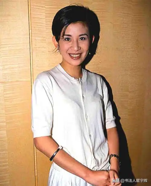 她是搞笑女王,身价昂贵的电视节目主持人,吴君如的12张老照片欣赏