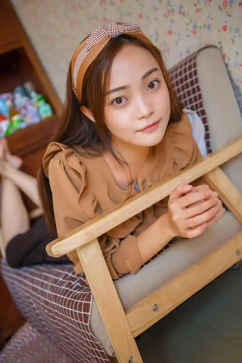 阳光可爱美少女文艺居家写真图片,美女写真,美女,可爱,清新,长发,甜美