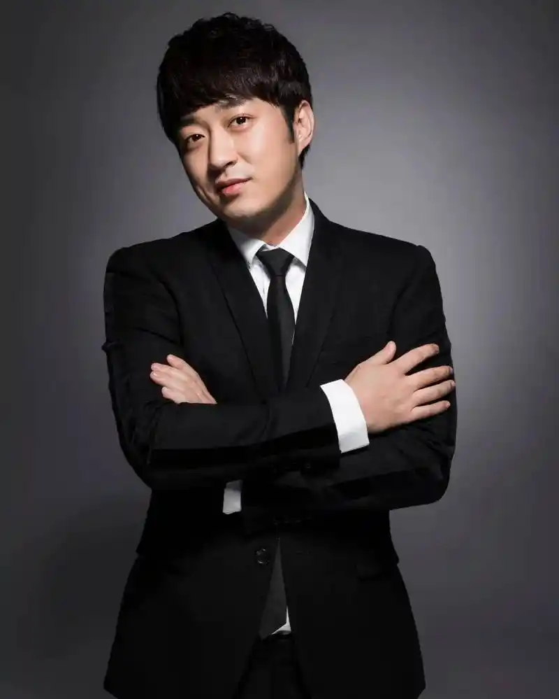 贾士凯从不定位艺人,但对悦凯却有着清晰的定位:悦凯是一个整合型娱乐