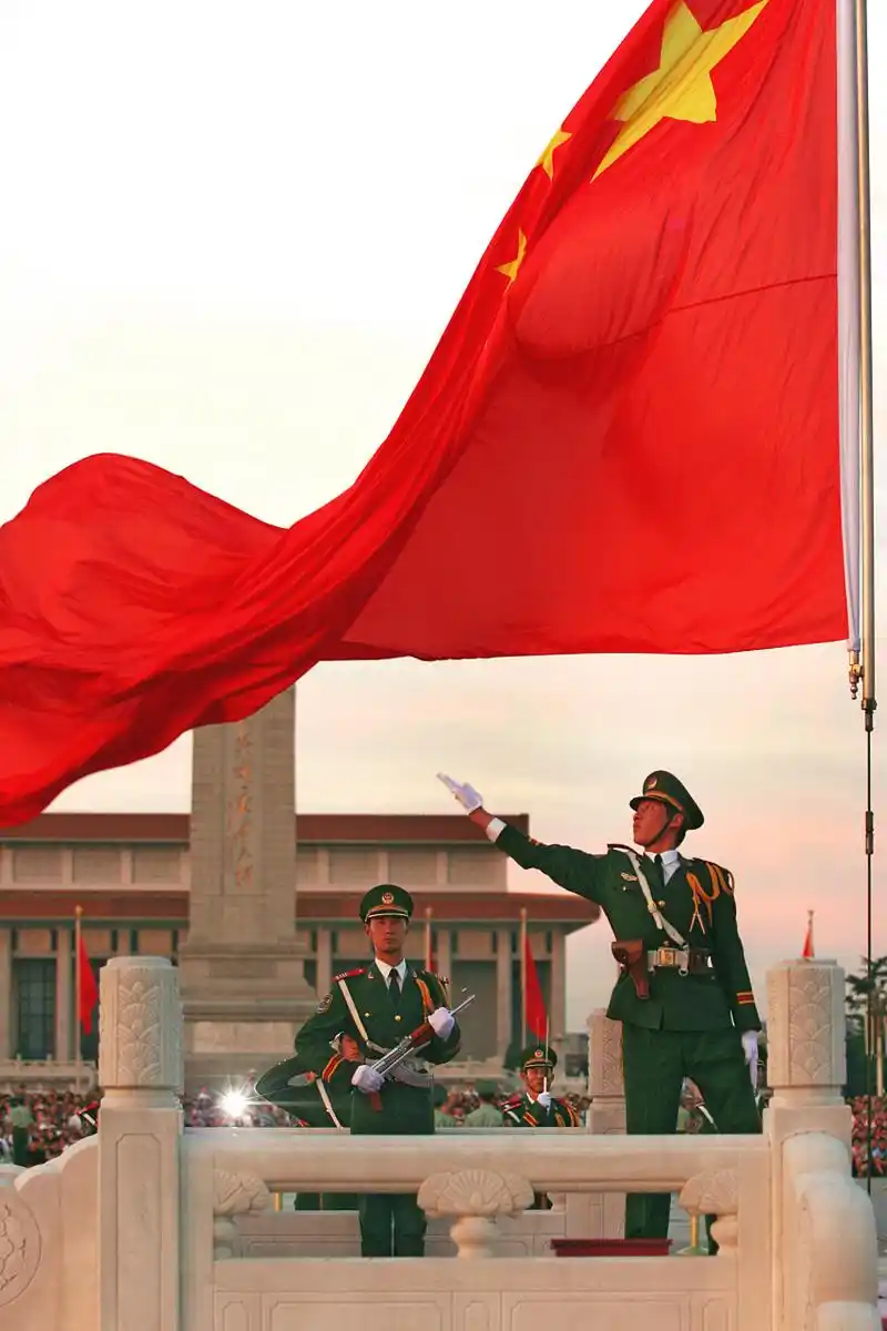 天安门升旗仪式是中国最具代表性的国家仪式之一,始于1949年10月1日