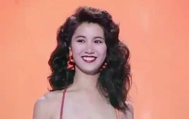 18岁袁咏仪泳装出镜,当年竞选港姐,天然颜值在线青春无敌_张曼玉