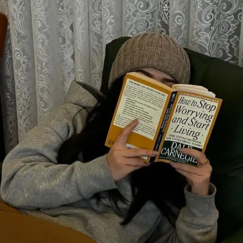 关于读书的氛围感.#上热门 #读书 #情绪风 #读书头像 - 抖音