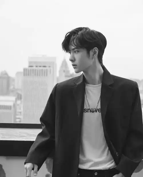 侧脸比正面好看的明星王一博绝对数一数二