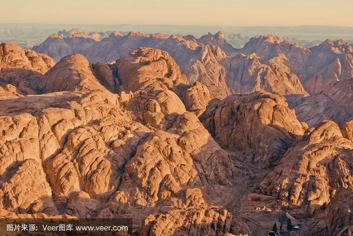 清晨,埃及西奈山上的摩西山顶