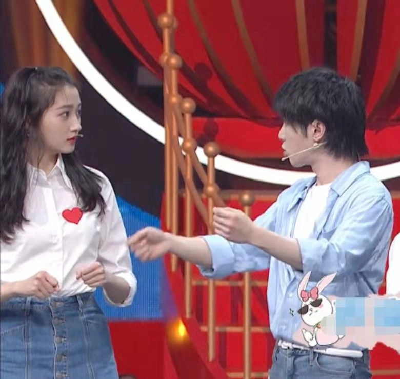 《王牌》关晓彤存在感低,华晨宇几乎无镜头,为何收视率不降反增