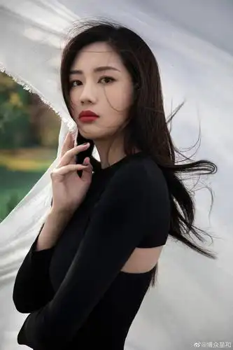 有人搬吗?张艺谋工作室推了一个新人女演员飞凡