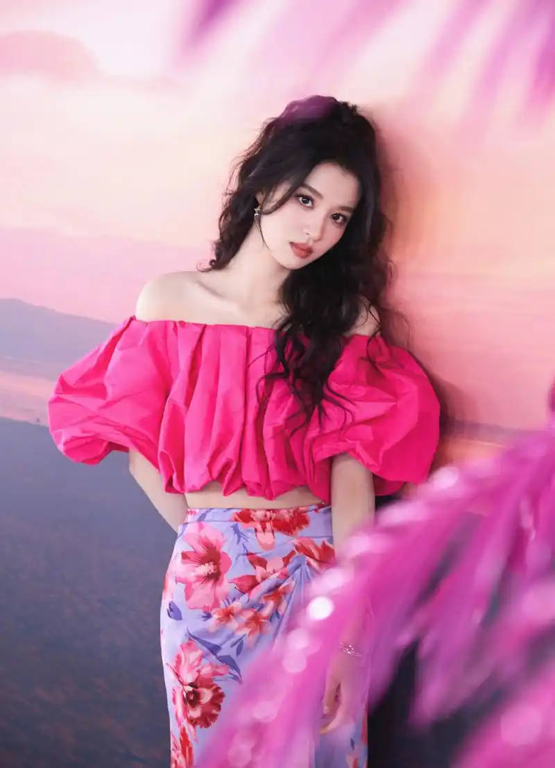 王楚然#海边摩登少女写真,真是太美了