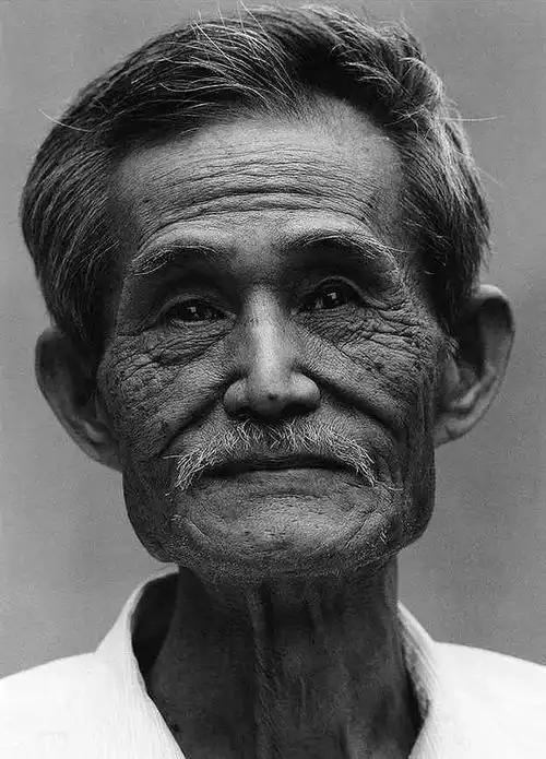 三,98岁的刘仲元,刘老前辈年轻时候一心一意专注于话剧事业,退休时候