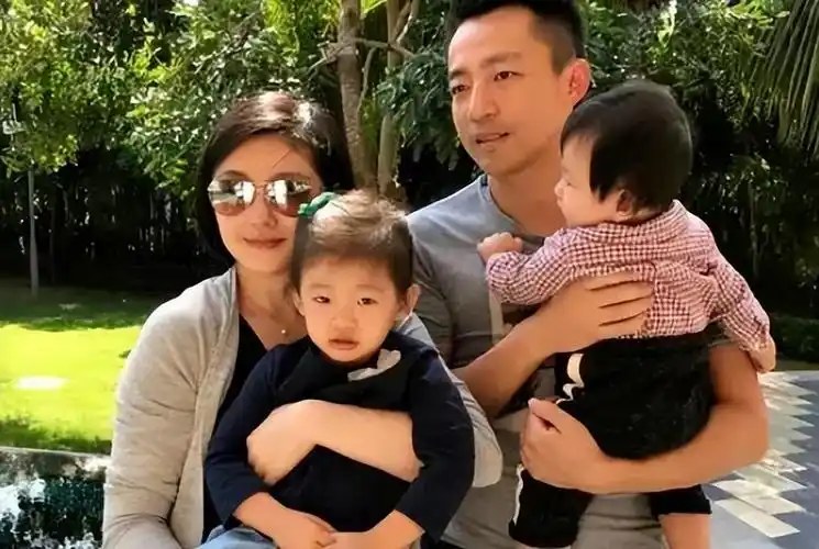 回顾大s徐熙媛与汪小菲离婚闪嫁韩星具俊晔20年前曾倒追男方