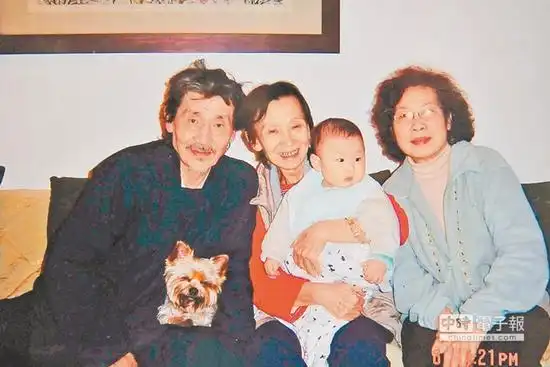 董今狐(左起)与刘立立,王玫三人行的爱情故事世间少有