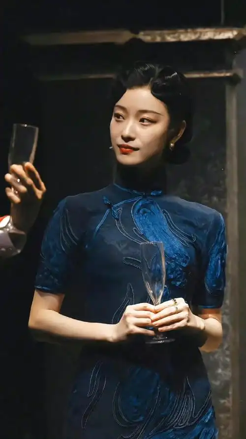 被穿旗袍的倪妮美晕