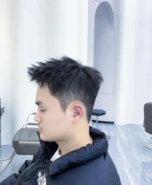 长沙男士发型设计  #长沙  男士夏季必备精致时尚短发