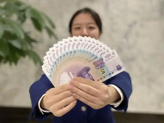 新闻推荐 >> 正文   2020年版第五套人民币5元纸币5日起正式发行.