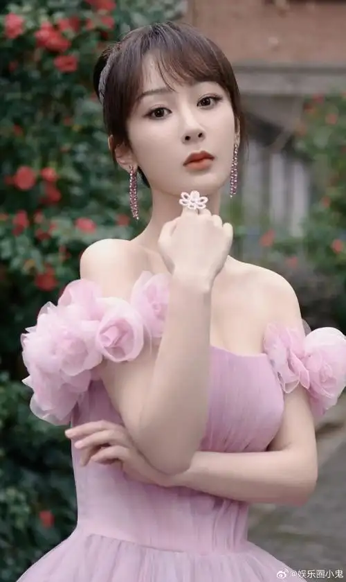 杨紫发个正常的朋友圈被80个好友担心