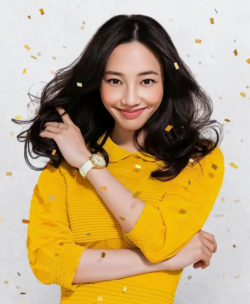 白百何:从青涩女孩到国民甜豆的华丽蜕变 白百何近期一组泳装照引发