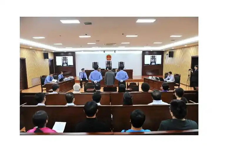 纪实:好色法官院长裴洪泉:勾结女律师敛财3000万霸占5名女法官