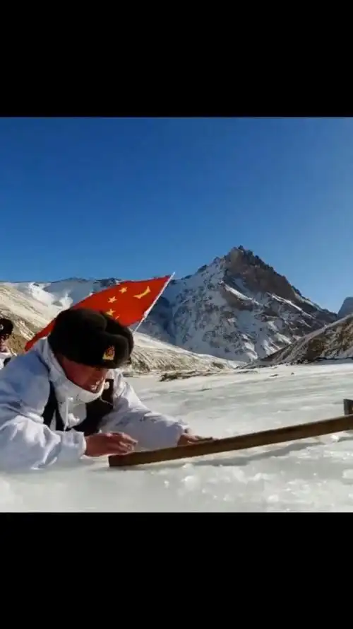 为了守卫祖国的领土,他们拼尽了全力!向英勇无畏的边防战士,致敬!