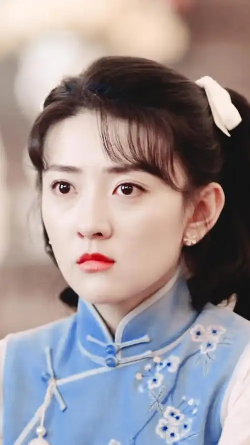 梁洁民国装漂亮的小铃铛很可爱