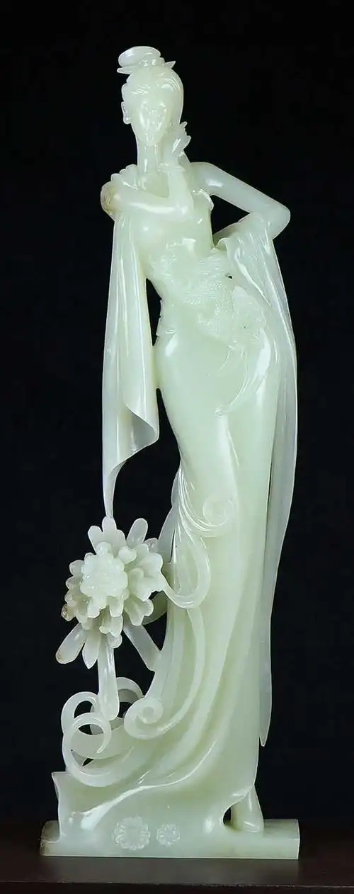 刘向阳用洁白美玉演绎女性的妩媚多姿