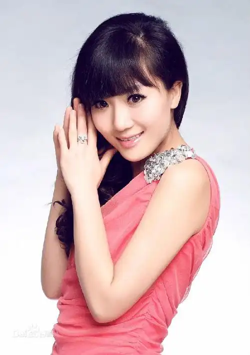 央视主持刘小唯