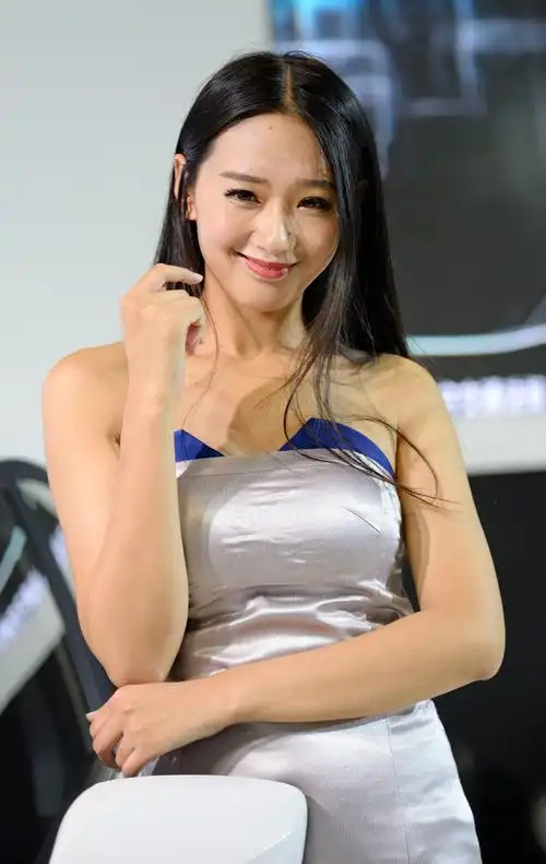 兰州十一车展的美女模特们