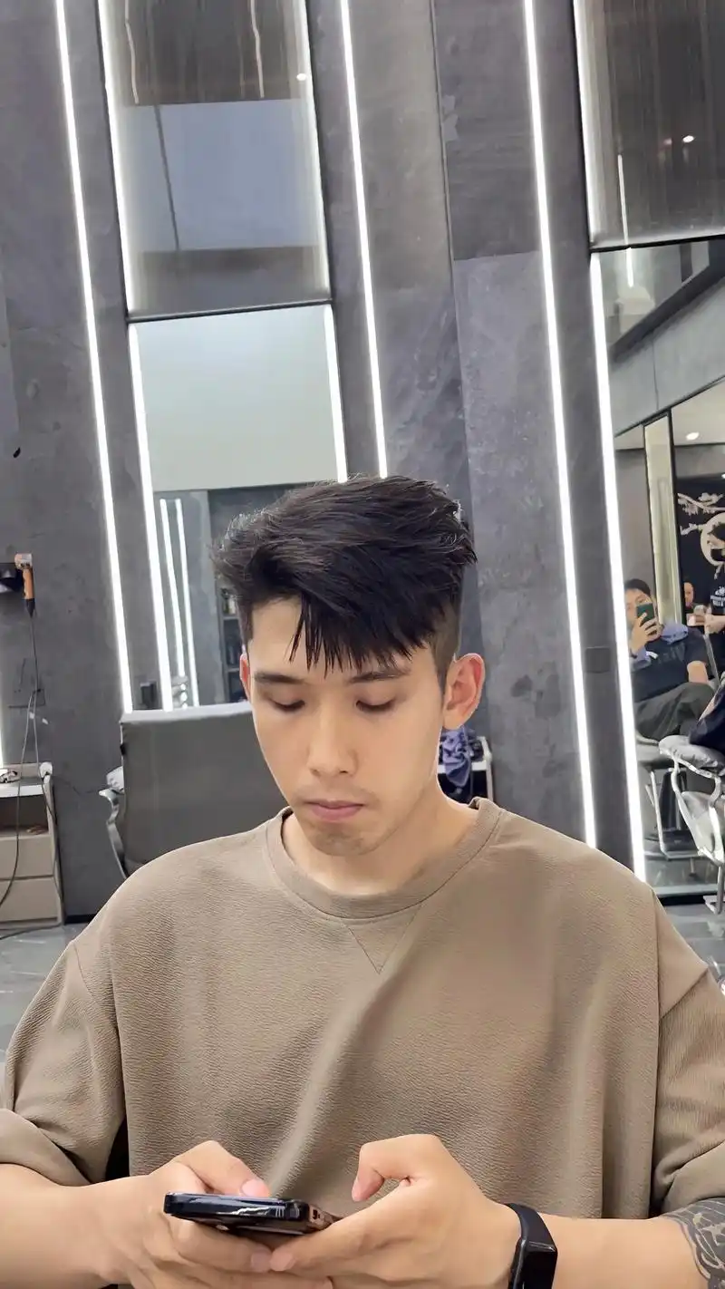 男生痞帅侧分男生剪偏分头帅吗?三七分发型帅炸!广州 - 抖音