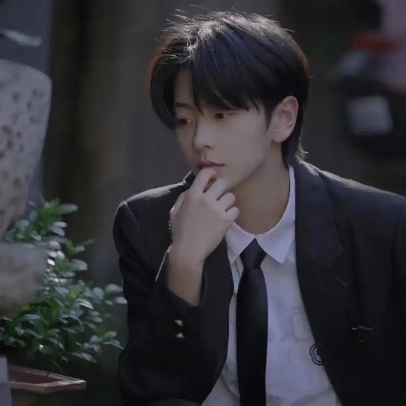 头像 | 阳光少年帅气高清ins男生头像 他说下次见面时会送我一束花,可