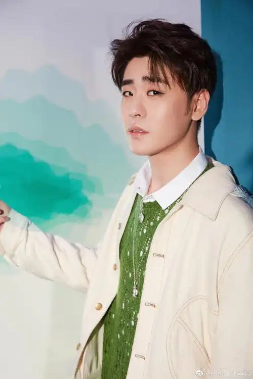 报彩云组蹭上了张云雷彩云写真