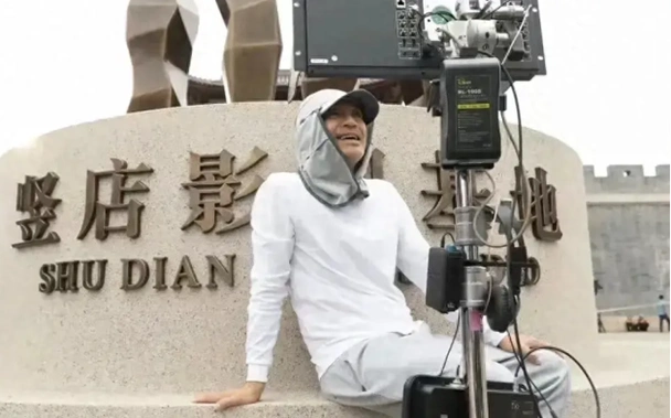 看完两集后感慨,周星驰又赌对了,他终于填上了29年前那个大坑