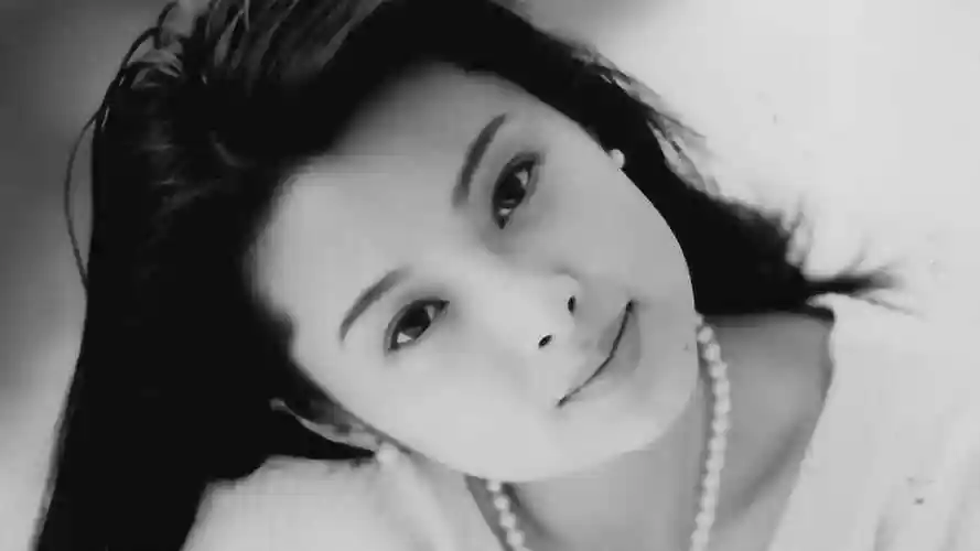 袁立年轻时旧照曝光 端庄秀丽清纯甜美