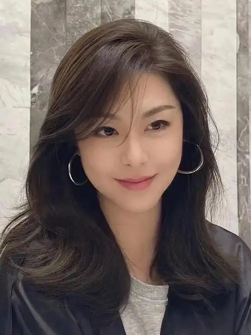 2021减龄中发锁骨发烫发蓬松气垫烫简约温柔显气质