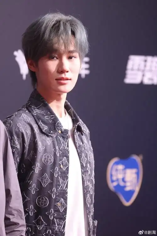 张真源微博音乐盛典生图##张真源绿发造型