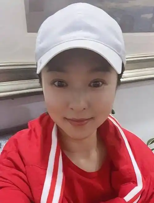 演员魏小军:40岁走红,45岁就"消失",如今新身份露面惊艳众人_表演