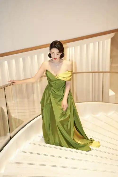 张雨绮绿色礼服十年前vs十年后